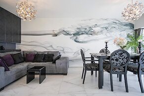 Chic Condo with Gym & Private Roof