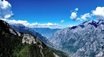 Shangri-La ManXinYu Frozen Dream Forest