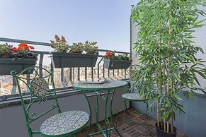 Skyline view Biancamano 1 bdr with balcony by Rentopolis