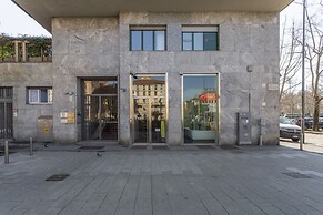 Skyline view Biancamano 1 bdr with balcony by Rentopolis