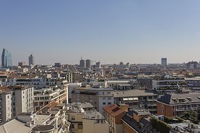 Skyline view Biancamano 1 bdr with balcony by Rentopolis