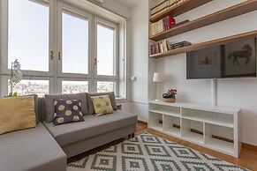 Skyline view Biancamano 1 bdr with balcony by Rentopolis