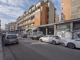 Bilocale con Balcone in Zona Nolo