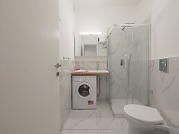 Bilocale con Balcone in Zona Nolo