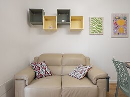 Bilocale con Balcone in Zona Nolo