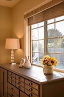 Luxury Estate With Sparkling Pool Elegant Amenities