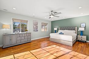 Luxury Estate With Sparkling Pool Elegant Amenities