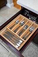 Luxury Estate With Sparkling Pool Elegant Amenities