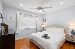 Luxury Estate With Sparkling Pool Elegant Amenities