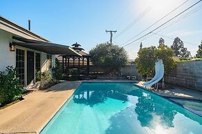 Luxury Estate With Sparkling Pool Elegant Amenities