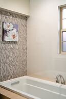 Luxury Estate With Sparkling Pool Elegant Amenities