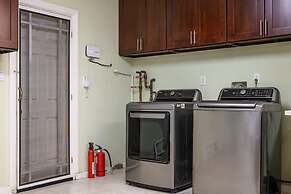 Luxury Estate With Sparkling Pool Elegant Amenities