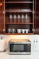 Luxury Estate With Sparkling Pool Elegant Amenities