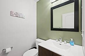 Luxury Estate With Sparkling Pool Elegant Amenities