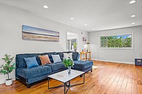 Luxury Estate With Sparkling Pool Elegant Amenities