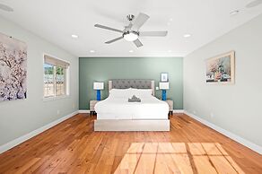 Luxury Estate With Sparkling Pool Elegant Amenities