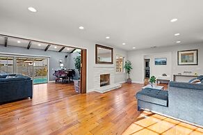 Luxury Estate With Sparkling Pool Elegant Amenities