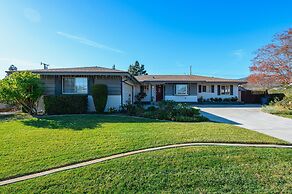 Luxury Estate With Sparkling Pool Elegant Amenities