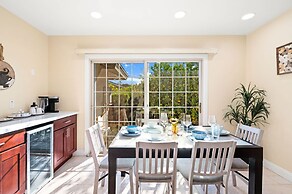 Luxury Estate With Sparkling Pool Elegant Amenities