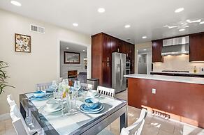 Luxury Estate With Sparkling Pool Elegant Amenities