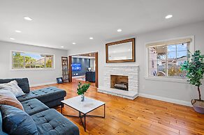 Luxury Estate With Sparkling Pool Elegant Amenities