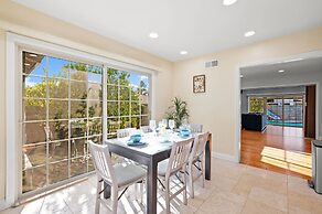 Luxury Estate With Sparkling Pool Elegant Amenities