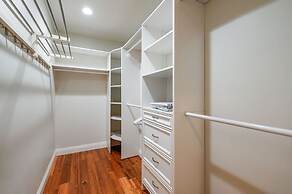 Luxury Estate With Sparkling Pool Elegant Amenities