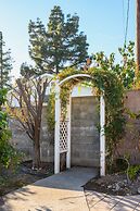 Luxury Estate With Sparkling Pool Elegant Amenities