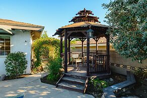 Luxury Estate With Sparkling Pool Elegant Amenities