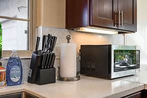 Luxury Estate With Sparkling Pool Elegant Amenities