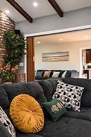 Luxury Estate With Sparkling Pool Elegant Amenities