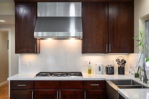 Luxury Estate With Sparkling Pool Elegant Amenities