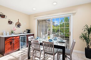 Luxury Estate With Sparkling Pool Elegant Amenities