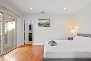 Luxury Estate With Sparkling Pool Elegant Amenities