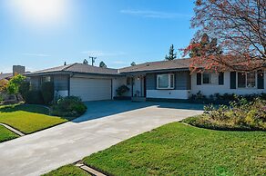 Luxury Estate With Sparkling Pool Elegant Amenities