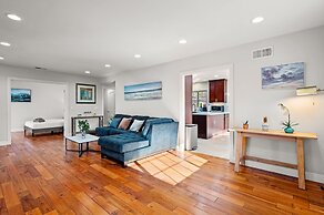 Luxury Estate With Sparkling Pool Elegant Amenities