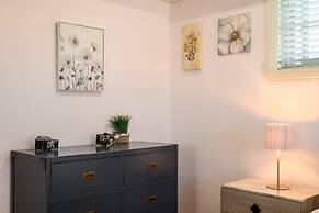 Luxury Estate With Sparkling Pool Elegant Amenities