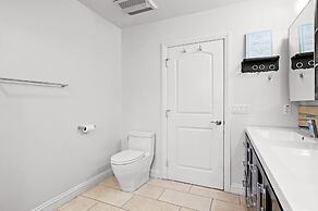 Luxury Estate With Sparkling Pool Elegant Amenities