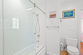 Luxury Estate With Sparkling Pool Elegant Amenities