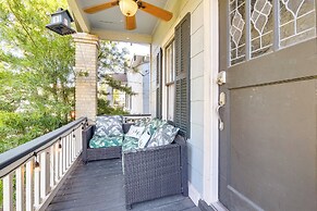 ~ Half-mi to Galveston Seawall: Apartment w/ Deck!