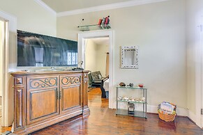 ~ Half-mi to Galveston Seawall: Apartment w/ Deck!