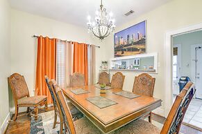 ~ Half-mi to Galveston Seawall: Apartment w/ Deck!