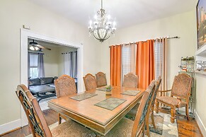 ~ Half-mi to Galveston Seawall: Apartment w/ Deck!