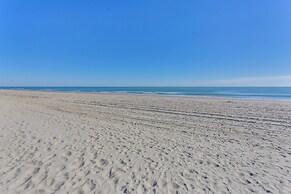 Beachfront North Myrtle Beach Condo w/ Pool Access