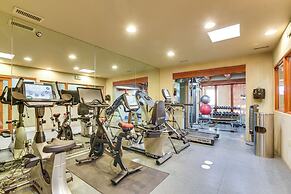 Walk to Santa Fe Plaza: Condo w/ Kiva Fireplace!