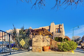 Walk to Santa Fe Plaza: Condo w/ Kiva Fireplace!