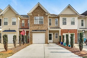 ~ 6 Mi to Dtwn Cumming: Townhome in Friendly Area