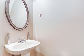 ~ 6 Mi to Dtwn Cumming: Townhome in Friendly Area