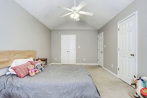 ~ 6 Mi to Dtwn Cumming: Townhome in Friendly Area