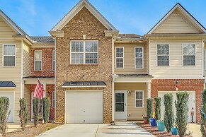 ~ 6 Mi to Dtwn Cumming: Townhome in Friendly Area